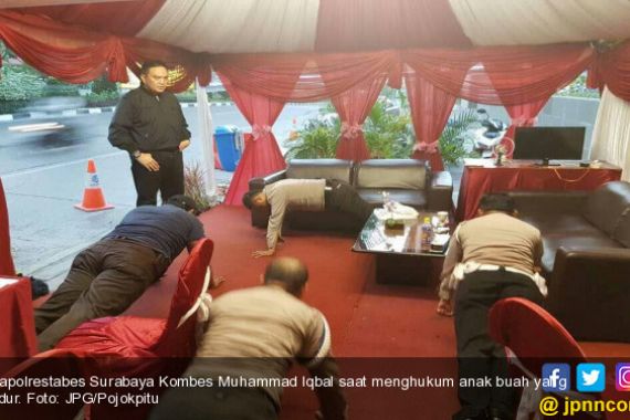 Pak Polisi Ketiduran di Pos, Dapat Hukuman Ini dari Kapolres - JPNN.COM