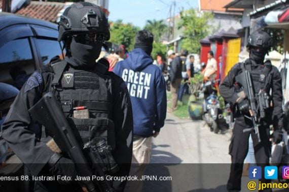 Densus 88 Amankan Terduga Teroris di Serpong, Tugasnya Menggalang Dana - JPNN.COM
