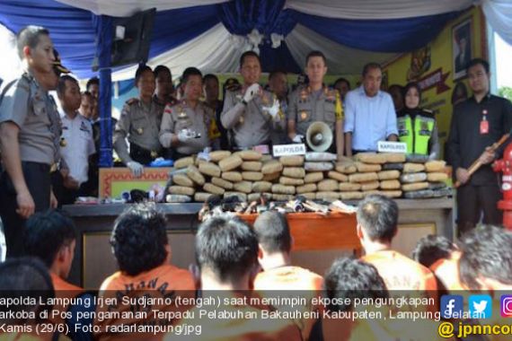 Polisi Berhasil Gagalkan Penyelundupan 110 Kilogram Ganja di Bakauheni - JPNN.COM