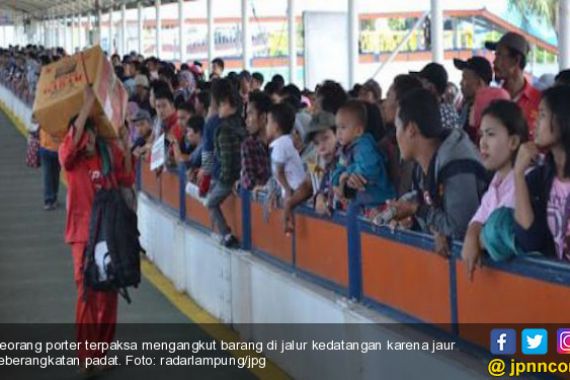 Total Pemudik yang Kembali Menyeberang ke Jawa Mencapai 263.453 Orang - JPNN.COM