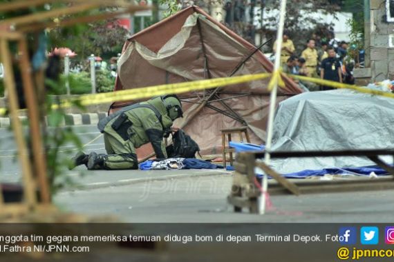 Polisi Depok Buru 2 OTK yang Tinggalkan Tas Diduga Berisi Bom - JPNN.COM