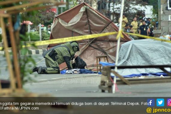 Hamdalah, Isi Tas Mencurigakan di Depok Bukan Bom - JPNN.COM