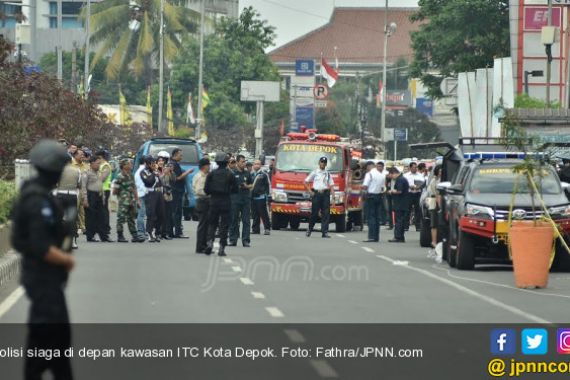 Polisi Periksa CCTV Terkait Penemuan Tas Diduga Bom di Jantung Kota Depok - JPNN.COM