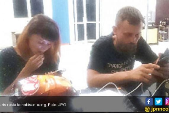 Miris...Pasangan Backpacker Rusia Kehabisan Uang di Palembang - JPNN.COM