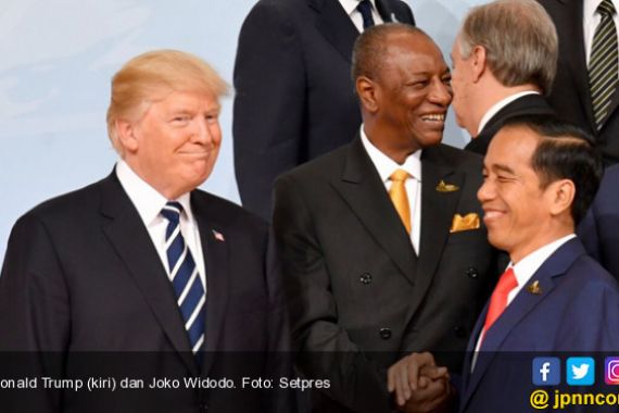 Trump Tersenyum, Jokowi Tertawa - JPNN.COM