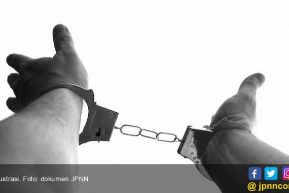 OMG, Paman dan Keponakan Beda Usia Jauh Akhirnya Ketahuan sudah Begituan - JPNN.COM