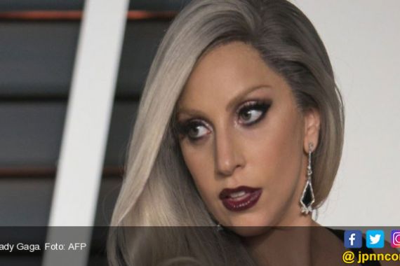Dapat Piala Oscar 2019, Lady Gaga Menangis di Panggung - JPNN.COM