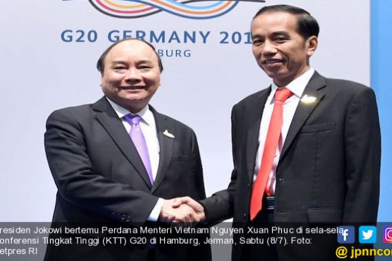 Temui PM Vietnam, Jokowi Bahas ZEE dan Impor Kendaraan - JPNN.COM