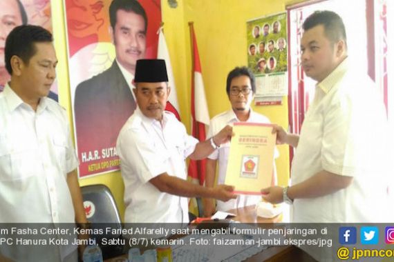 Usai Datangi Hanura, Fasha Juga Ambil Formulir di Gerindra - JPNN.COM