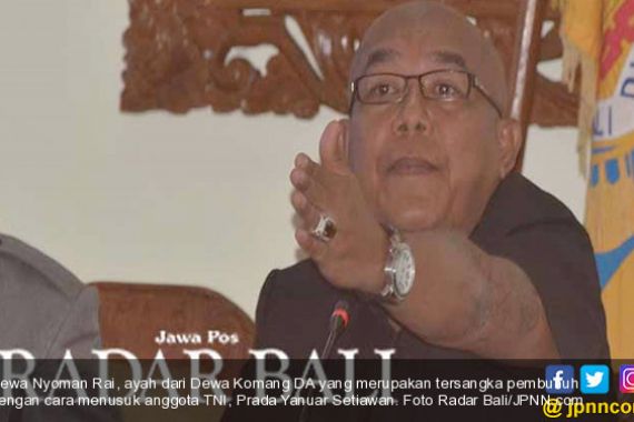  Dengan Suara Serak, Ayah Tersangka Pembunuh Prada Yanuar Memohon Maaf - JPNN.COM