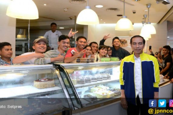 Pak Jokowi Mendadak Mampir ke Mal, Semua Kaget.. - JPNN.COM