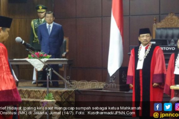 Arief Hidayat Kembali Terpilih Pimpin MK, Pengucapan Sumpah Dihadiri JK - JPNN.COM