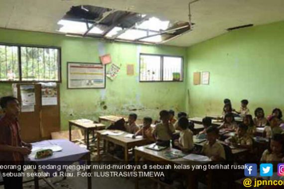 Memprihatinkan, Sejumlah Sekolah Masih Berlantai Tanah di Kampar - JPNN.COM