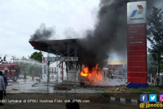 Mobil Terbakar di SPBU, karena Power Bank? - JPNN.COM