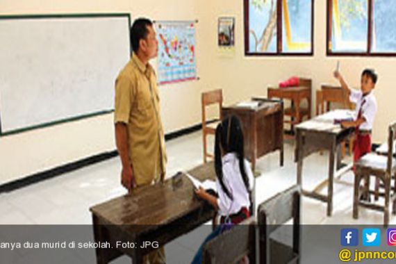 Sekolah Hanya Dapat Empat Siswa Baru, Dua Absen - JPNN.COM