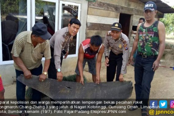 Pecahan Roket RRT Jatuh di Kampungnya Buya Hamka dan Bekas Ibu Kota RI - JPNN.COM