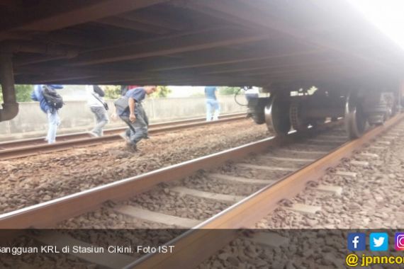 Lokomotif di Stasiun Cikini Alami Gangguan, KRL Menuju Jakarta Terhambat - JPNN.COM