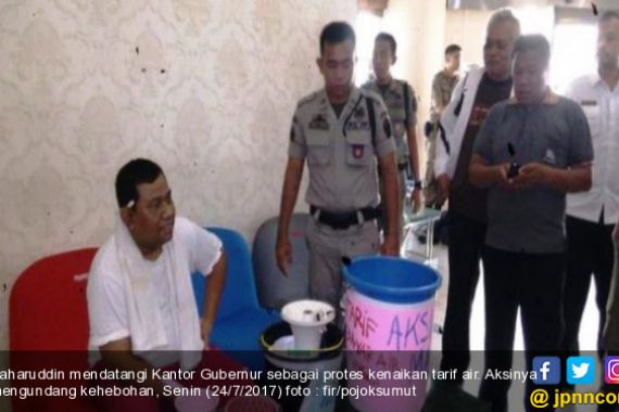 Protes Kenaikan Tarif Air, Saharuddin Minta Numpang Mandi ke Kantor Gubsu - JPNN.COM