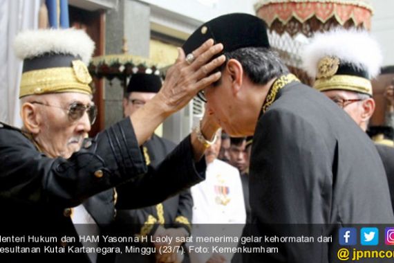 Kesultanan Kukar Nobatkan Menteri Yasonna sebagai Pangeran Anom Suranegara - JPNN.COM