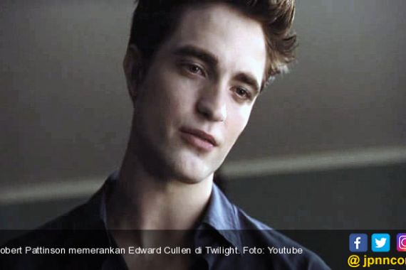 Cerita Robert Pattinson Hampir Didepak dari Twilight karena Terlalu Galau - JPNN.COM