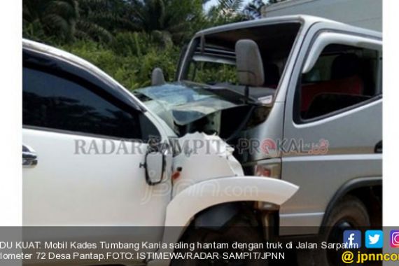 Mobil vs Truk, Pak Kades Meninggal Mengenaskan, Ini Fotonya - JPNN.COM