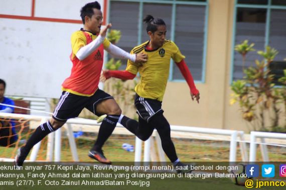 Resmi! Kepri Jaya FC Dapatkan Tanda Tangan Bek PSS Sleman - JPNN.COM