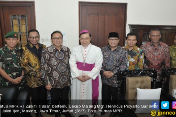 Temui Uskup Malang, Ketua MPR: Kita Semua Saudara Sebangsa - JPNN.COM