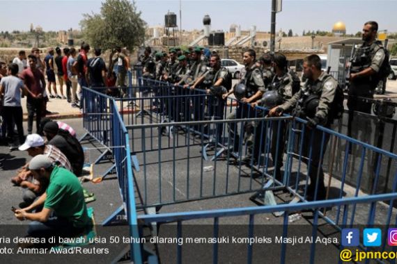 Bentrok Lantaran Pembatasan Usia Masuk ke Al Aqsa, Satu Tewas, Lebih dari 50 Terluka - JPNN.COM