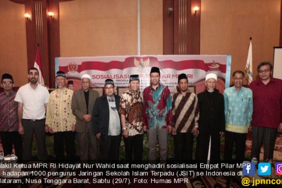 Hidayat Nur Wahid: Islam dan Indonesia Menyatu Sejak Lama - JPNN.COM