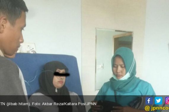 Kucing Hitam Pembawa Celaka, Wanita Berhijab Terkapar Tak Berdaya - JPNN.COM