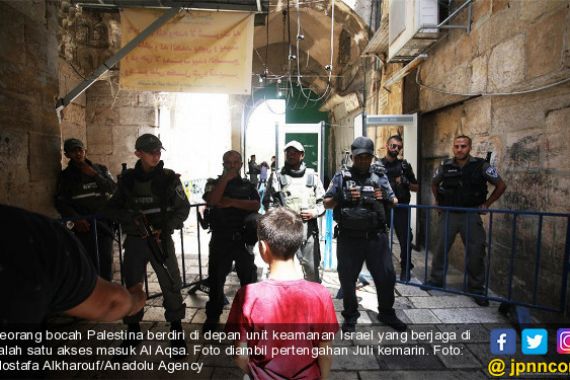 Bentrokan di Al-Aqsa, Ada 300 Warga Palestina Kena Granat dan Peluru Karet - JPNN.COM