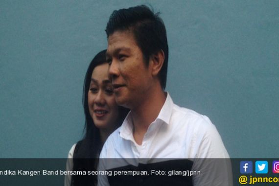 Belum Bercerai, Andika Kangen Band sudah Gandeng Perempuan Lain - JPNN.COM