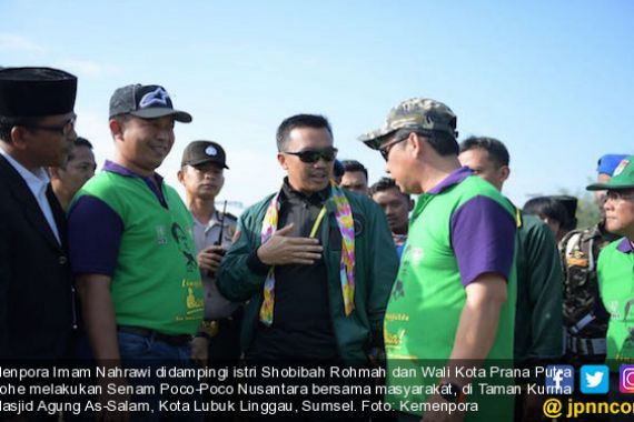 Menpora Senam Poco-Poco Nusantara Bersama Warga Lubuk Linggau - JPNN.COM