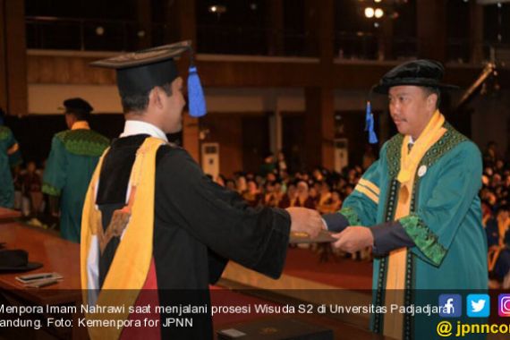 Mantap! Wisuda S2, Kini Menpora Siap Lanjut S3 - JPNN.COM