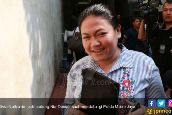 Dicecar 29 Pertanyaan, Agustin Beberkan Kronologis Kasus yang Menjerat Putri Nia Daniaty - JPNN.COM