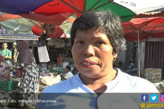 Curahan Hati Yanti, Pedagang yang Pisangnya Dibanting Kadis Perdagangan Kota Padang - JPNN.COM