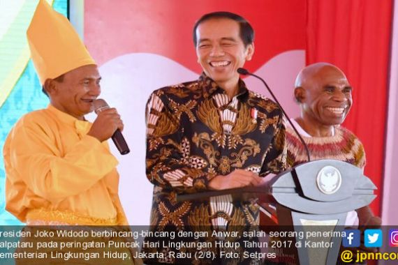 Jokowi Kaget dengan Jawaban dari Penerima Kalpataru Ini - JPNN.COM