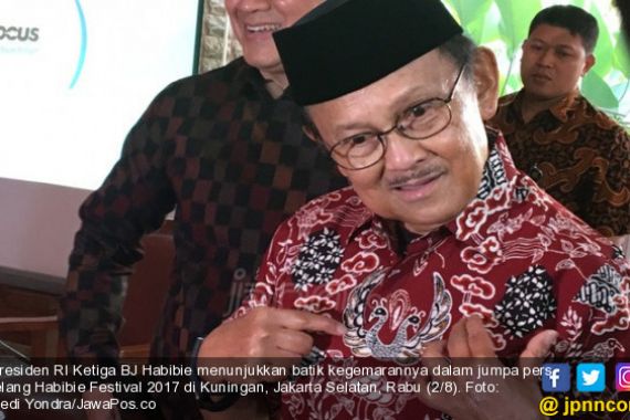 Gambar Burung di Batik Pak Habibie Ini Bermakna Dalam Sekali - JPNN.COM