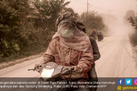 Jauhi Zona Merah! 5 Kecamatan Diselimuti Abu Gunung Sinabung - JPNN.COM