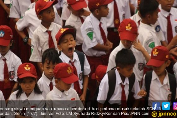 Senin Wajib Nyanyikan Indonesia Raya Tiga Stanza - JPNN.COM