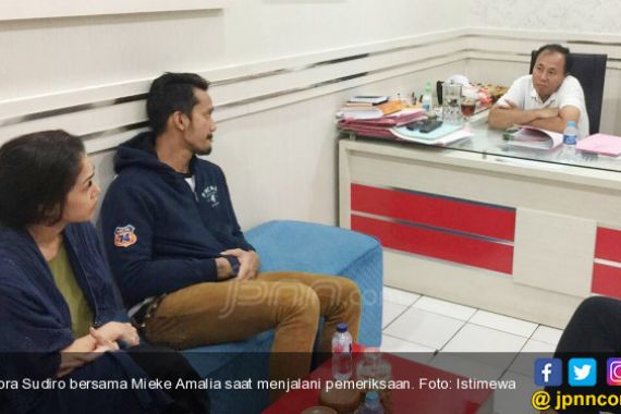 2 Jam Sebelum Digerebek, Presenter ini di Depan Rumah Tora Sudiro - JPNN.COM