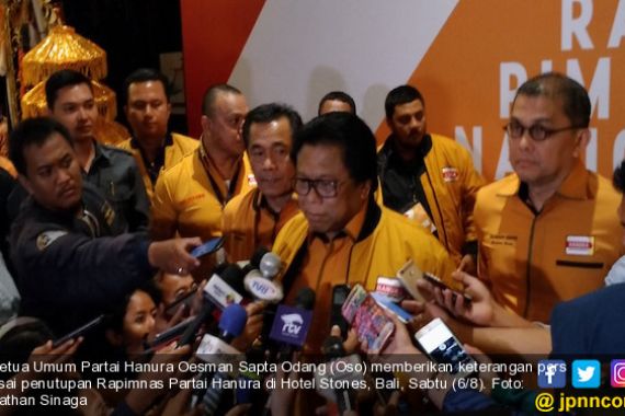 Jaga Komitmen Partai, OSO Pastikan Hanura Tidak akan Berpaling dari Jokowi - JPNN.COM