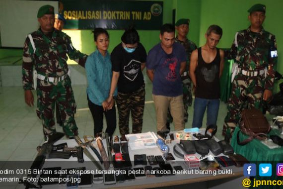 Mantan Anggota Polri Ditangkap TNI Saat Gelar Pesta Narkoba - JPNN.COM