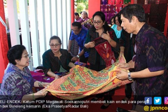 Kejutkan Pengunjung Buleleng Festival, Megawati Borong Kain Endek - JPNN.COM