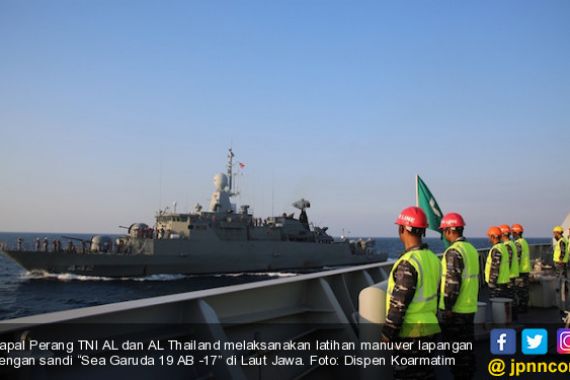 Kapal Perang TNI AL dan AL Thailand Bermanuver di Laut Jawa - JPNN.COM