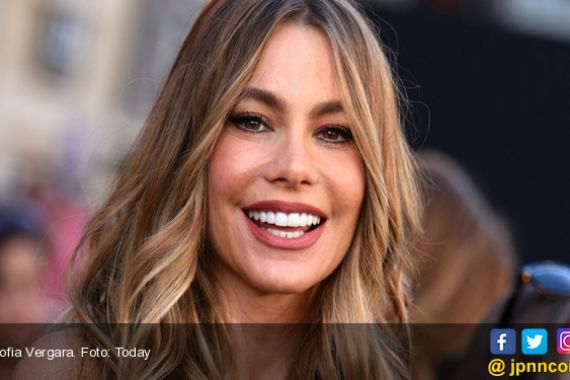 Sofia Vergara Tertantang Pamer Bodi di Usia 45 - JPNN.COM