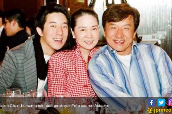 25 tahun Menikah, Istri Tak Pernah Anggap Jackie Chan Tampan - JPNN.COM