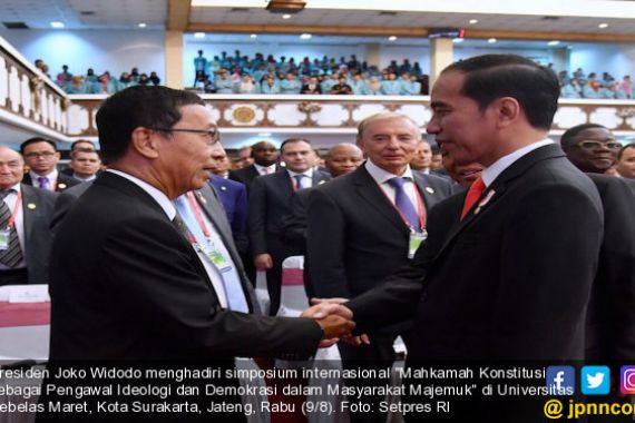 Jokowi: Tak Ada Institusi Punya Kekuasaan Multak, Apalagi Diktator - JPNN.COM