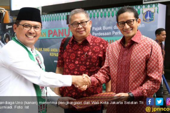 Lihat Nih, Bang Sandi Dapat Penghargaan dari Calon Anak Buah - JPNN.COM