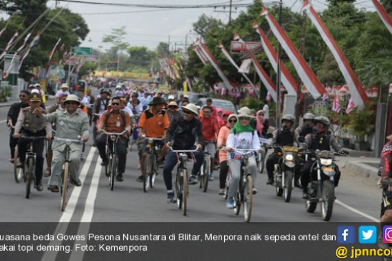 Gowes Pesona Nusantara di Blitar Tampil Beda, Menpora Naik Ontel dan Pakai Topi Demang - JPNN.COM